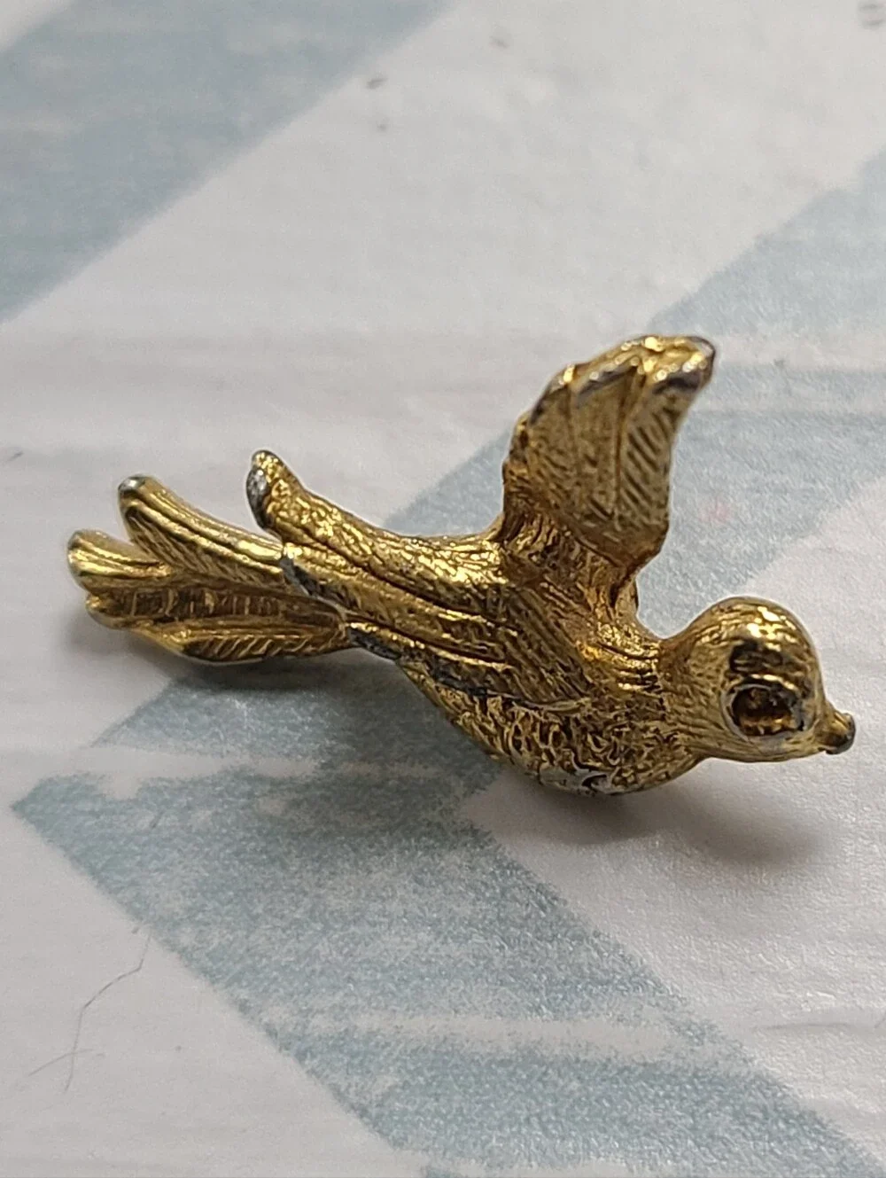 Vintage Gold-Tone Flying Swallow Bird Pin | Unmarked Mid-Century Profile Brooch